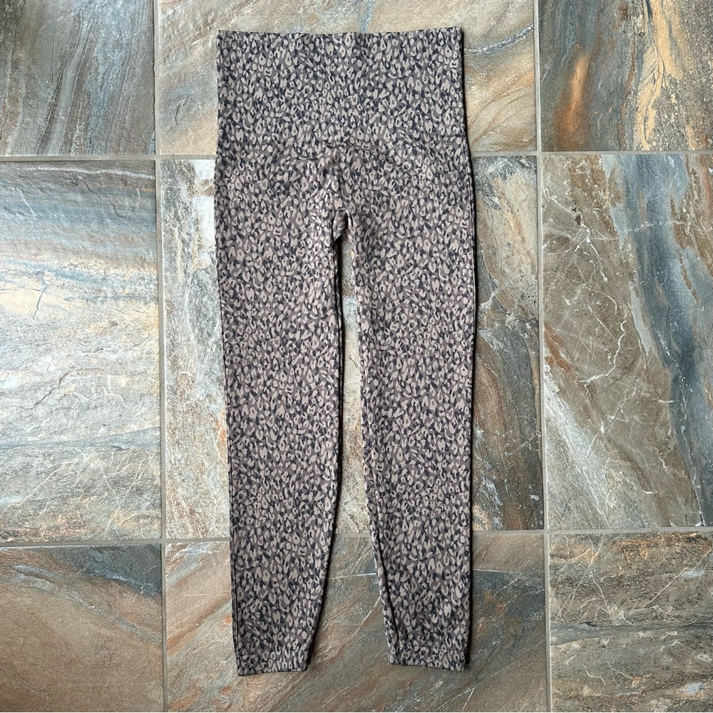 Spanx Look at Me Now Seamless Leggings Leopard Print Brown Tan Size Large - Picture 6 of 9